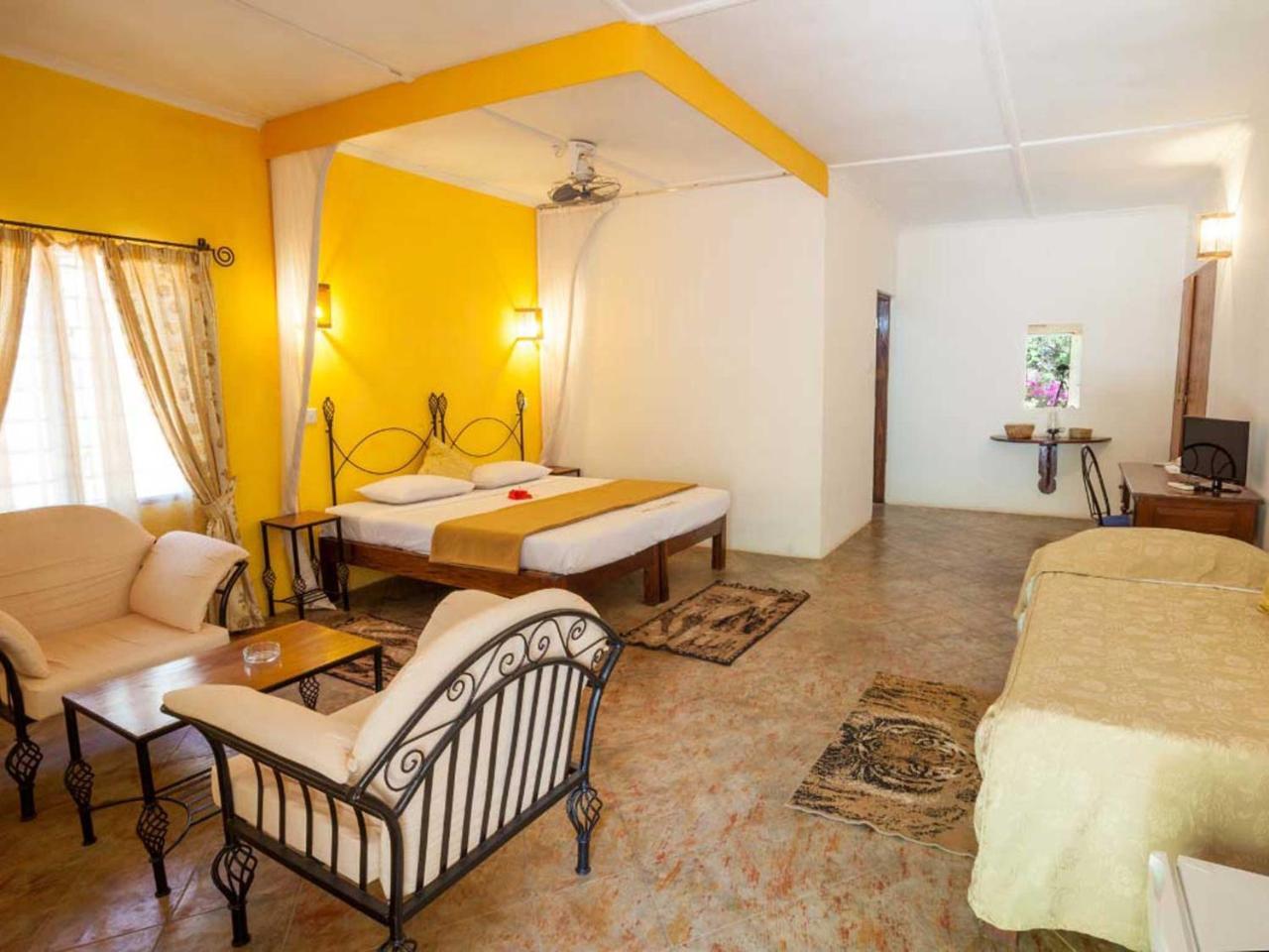 Wonderful Bed & Breakfast Accommodation For 3 Guests Malindi Exterior photo